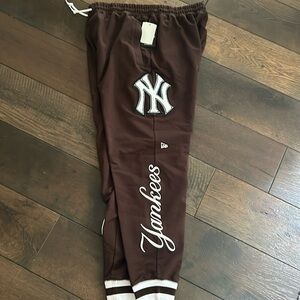 Yankees joggers